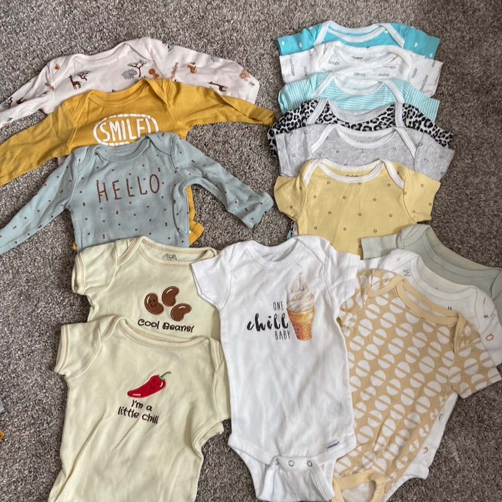 Lot of 15 Gender Neutral Bodysuits / Onesies 0-3 Months
